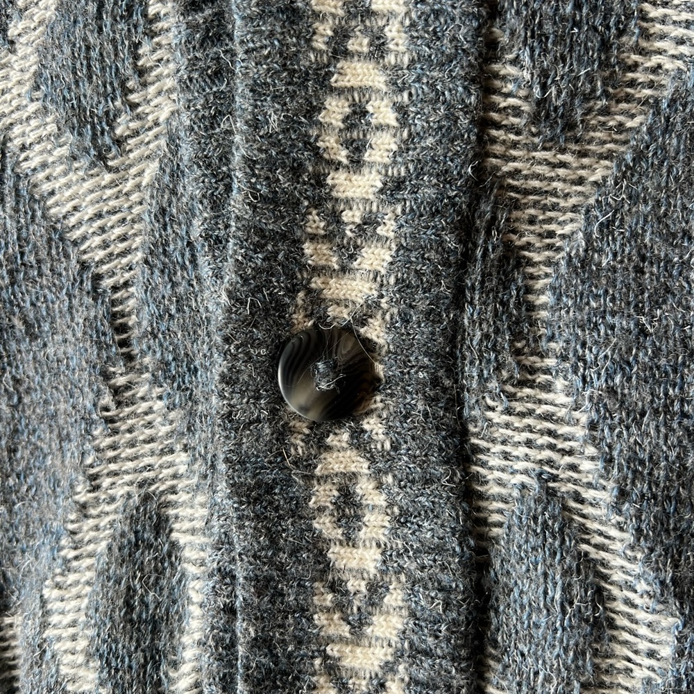 Vintage Patterned Cardigan, Kensington Brand, Made in Italy, V-Neck - Picture 5 of 9